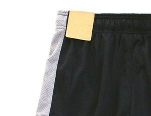 Shorts de sport personnalisés à la vente, avec fentes latérales et poche arrière, shorts décontractés de motard, shorts de musculation avec poches zippées - Product Image 3