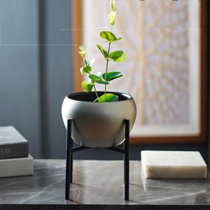 Jardinière de luxe en métal de couleur grise avec support Vaisselle décorative pour la maison et le bureau Jardinière de fleurs Vase en métal - Product Image 4