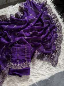 Sari en soie douce brodé avec un motif lourd sur toute la surface, sari indien Bollywood - Product Image 4