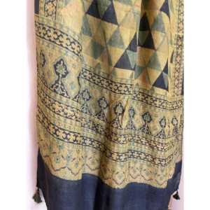 Châle en soie Tussar Ajrakh imprimé motif temple Ocre Jade, Écharpe élégante pour femme - Product Image 3