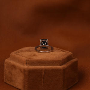 Anillo de compromiso de oro macizo 18KT corte esmeralda oculto Halo moda de lujo con diamante cultivado en laboratorio azul oscuro certificado IGI - Product Image 4