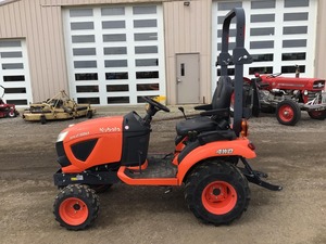 Tracteur agricole compact Kubota BX2680 4 roues motrices, machine agricole - Product Image 3