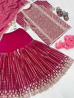 Ensemble haut, pantalon et dupatta de créateur indien-pakistani de haute qualité, dernière collection 2024, en faux georgette, avec broderies lourdes et travail de sequins.