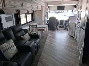 Autocaravana Usada 2023 F-l-e-e-t-w-o-o-d Bounder 35K, Casa Rodante con Techo Elevable, Compatible con Camiones, para 4-6 Personas, Euro 6 - Product Image 3