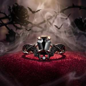 Anillo Jeulia gótico negro con diseño de alas de murciélago y corte de ataúd - Product Image 5