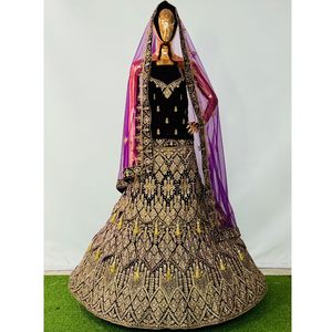 Moderno elegante pesado Jarkan trabajo doble lata largo Choli suave red Dupatta cuatro lados borde invierno fiesta terciopelo Lehenga verano - Product Image 6