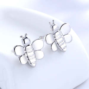 Orecchini a Perno a Forma di Ape in Lega, Design Religioso in Argento Sterling e Oro Rosa con Diamante, Ideali come Regalo o per Anniversari - Product Image 4