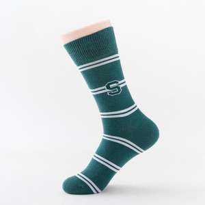 ODM Chaussettes d'équipage à rayures avec lettres brodées de logo Chaussettes en coton multicolore pour hommes et femmes Commande en gros - Product Image 3