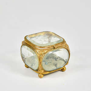 Design unique en forme de cœur en métal et verre avec bordure en relief dans le ton or Boîte à bijoux Boîte de rangement pour bibelots - Product Image 6