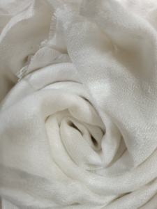 Tissu tissé 100% coton biologique pour l'utilisation dans les vêtements, les artistes textiles, la teinture et les foulards - Absorbant l'humidité, poids moyen - Product Image 5