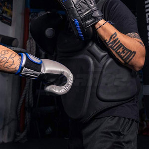 Cómodo protector de pecho con diseño ventilado Protector de pecho ajustable con espuma amortiguadora de alta calidad - Product Image 5