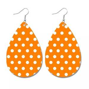 Boucles d'oreilles en résine blanche en forme de larme, boucles d'oreilles élégantes faites à la main avec des perles de graines, bijoux uniques à la mode, design créatif - Product Image 5