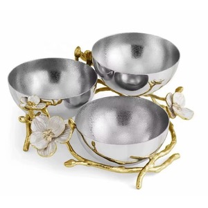 Bol décoratif en métal artisanal avec support de branche de fleur artistique, parfait pour la décoration de table à manger de luxe et les cadeaux en provenance d'Inde - Product Image 4