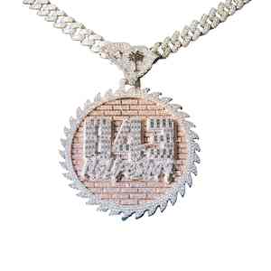 Colgante Circular de Oro de 14K Personalizado 843 con Moissanita VVS de 21.0ctw, Corte Brillante Redondo, Engaste en Bisel - Elegante y Único para Uso Diario Unisex - Product Image 5