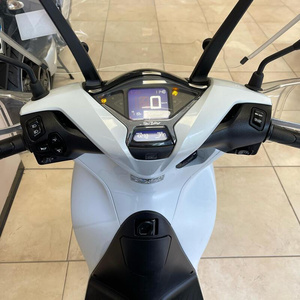 Pour scooter à essence Honda SH 150 - Product Image 3