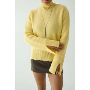 Nuevo suéter amarillo de punto con mangas con aberturas - Product Image 5