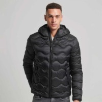 Chaqueta de Invierno 2026, Nueva Moda para Hombre, Estilo Camuflaje con Parches, Chaqueta Acolchada, MOQ Bajo, Venta al por Mayor, Mangas Completas, Capucha, Impermeable