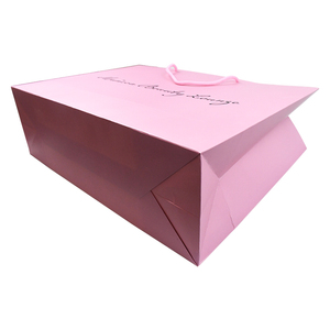 ถุงกระดาษรีไซเคิลสีชมพูสำหรับบรรจุภัณฑ์ผลิตภัณฑ์ความงามสุดหรูรักษ์โลก พิมพ์โลโก้ตามสั่ง พร้อมหูหิ้วเชือกฝ้าย สำหรับโปรโมชั่นในซูเปอร์มาร์เก็ต - Product Image 3