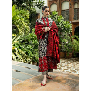 Chemises en mousseline de soie brodées printemps/été avec dupatta en mousseline de soie et pantalon imprimé par Zainab Chottani-BIC-2524 - Product Image 3