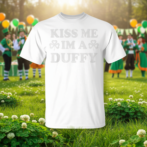Camiseta con el Apellido Irlandés 'Kiss Me I'm a Duffy' para Hombres, Mujeres, Niños y Adolescentes - Ropa Promocional - Product Image 3