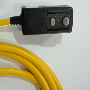 Cable de Extensión para Exteriores de Alta Resistencia de 50 pies con Enchufe de Seguridad Amarillo, Resistente a la Intemperie, Cable de Alimentación de 15A NEMA de 3 Puntas con Botón de Reinicio/Prueba - Product Image 2