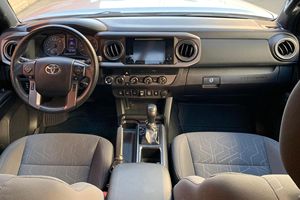 Toyota Tacoma TRD Off-Road Double Cab 4x4 RHD LHD d'occasion 2019 - Product Image 4