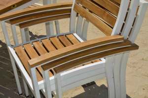 Ensemble de chaises Cattalina pour salle à manger au design minimaliste, produit de qualité en bois massif - Product Image 3