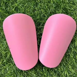 Conception unique de couleur rouge plus petit protecteur de protège-tibia de jambe de football Logo personnalisé ou motif adultes enfants insérer - Product Image 6