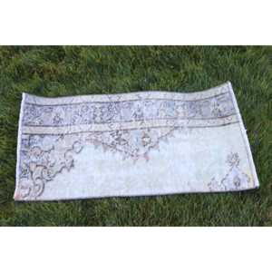 Petit tapis turc écologique vintage en laine blanche patchwork avec envers en latex 1,7x3,2 pi (51x98 cm) - Product Image 4