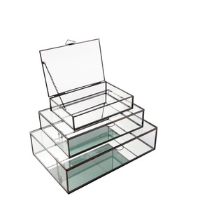 Boîte à bijoux classique en laiton avec des motifs délicats gravés à la main et une finition antique pour ranger des accessoires et des bagues vintage - Product Image 5