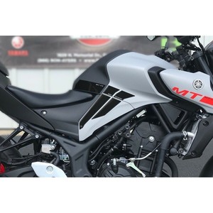Protezioni Laterali per Serbatoio Moto 3D Compatibili con YAMAHA MT-03 2020-25 - Product Image 1