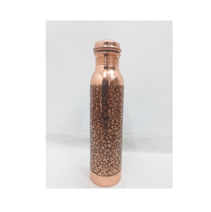 Botella de agua de cobre premium con durabilidad artesanal y elegante acabado pulido para una hidratación diaria natural y bienestar. - Product Image 1