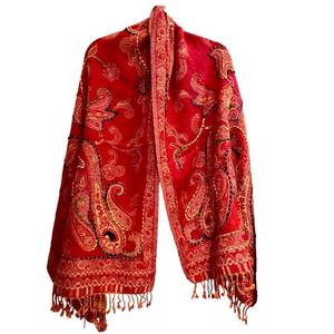 Écharpe d'hiver en cachemire rouge tricotée avec imprimé brodé pour femmes - Product Image 3