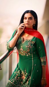 High Quality Pakistani Salwar Kameez with Heavy Embellishments and Intricate <b>Detailing</b> for Wedding Party Wear Best Prices - Product Image 5