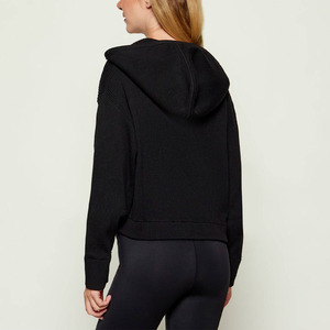 Eleva tu look diario con nuestra Sudadera con capucha Premium para mujer, diseñada para la comodidad y el estilo. - Product Image 2