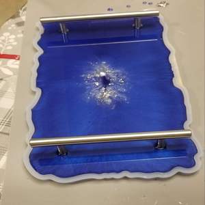 Plateau de service en résine fait main, 100 pièces, couleur personnalisée, finition vibrante, ajout élégant pour la salle à manger, la cuisine, le salon, les fêtes - Product Image 6