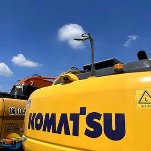 รถขุดโคมัตสึ PC200-8 มือสอง น้ำหนักใช้งาน 20 ตัน พร้อมเครื่องยนต์ ปั๊ม และส่วนประกอบหลัก ขาย - Product Image 5