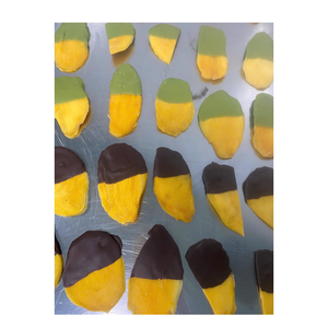 มะม่วงอบแห้งเคลือบช็อกโกแลตคุณภาพสูงแบบ OEM สั่งทำได้ จัดส่งรวดเร็ว บรรจุภัณฑ์แบบขายส่ง กึ่งนิ่ม หวาน ราคาถูก ผลิตในเวียดนาม - Product Image 4