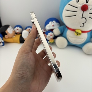 สมาร์ทโฟน 10 Pro Silver 256GB 5G พร้อมหน้าจอ OLED และกล้องหลังแบบสามเลนส์ - Product Image 3