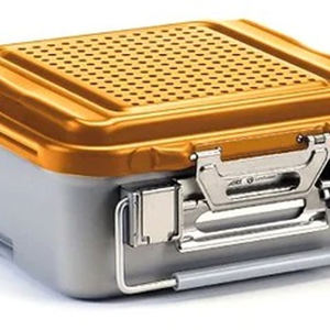 Caja de Instrumentos Quirúrgicos de Alta Calidad, Apta para Autoclave, Contenedor Rígido de Esterilización con Tapa Perforada y Sistema de Bloqueo Manual - Product Image 3