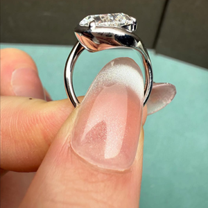 Bague de fiançailles en moissanite de 4 carats, coupe poire, or rose 10 carats, bijoux fins classiques, vente en gros, best-seller - Product Image 4