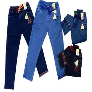 Jean décontracté coupe droite RFD délavé pour garçons salopette avec petit patch détaillant l'approvisionnement en vrac - Product Image 1