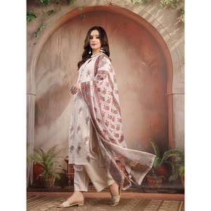 ชุดคุร์ตาผ้าฝ้ายพิมพ์ลายสีขาวนวลทรงเอไลน์สำหรับผู้หญิง พร้อมผ้าคลุมไหล่ - Product Image 5