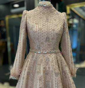 Robe de soirée formelle en satin avec imprimé floral, motif en cristal, dentelle décorative, antistatique et écologique - Product Image 2