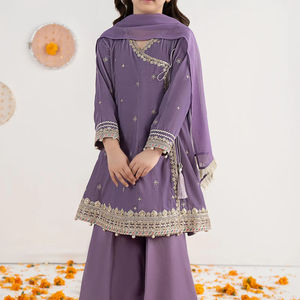 Lehenga Choli formel pour filles pakistanaises avec broderie traditionnelle en tissu acrylique pour les mariages et les fêtes - Product Image 5