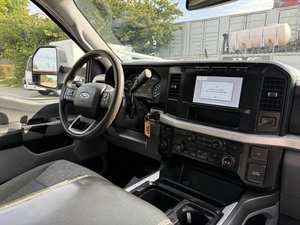 Importez maintenant : F-550 XLT SuperCab 12 pieds à plateau plat Diesel 4x4 d'occasion 2023 – Livraison porte-à-porte mondiale - Product Image 2