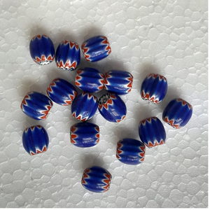 Cuentas de vidrio de Chevron rayadas hechas a medida con rayas azules, blancas y rojas en tamaños mini ideales para diseñadores de joyas - Product Image 1