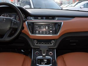 Landwind X7 SUV de Lujo con Transmisión Automática, Bajo Kilometraje, Tracción 4x4 - Product Image 6