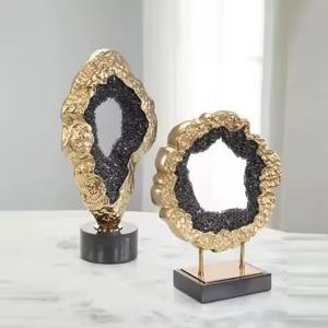 Sculpture moderne en feuille d'or, accent de table, ornement artistique abstrait, décoration d'intérieur, figurine de designer - Product Image 3