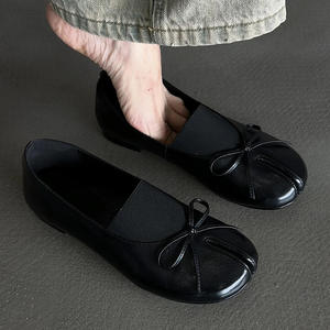 รองเท้าผ้าใบลายทางสำหรับผู้หญิง รองเท้าลำลองแบบสวม สบาย ระบายอากาศได้ดี รองเท้าแฟชั่นฤดูร้อน - Product Image 1